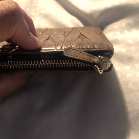 Authentic Miu Miu Wallet - Picture 9 of 16